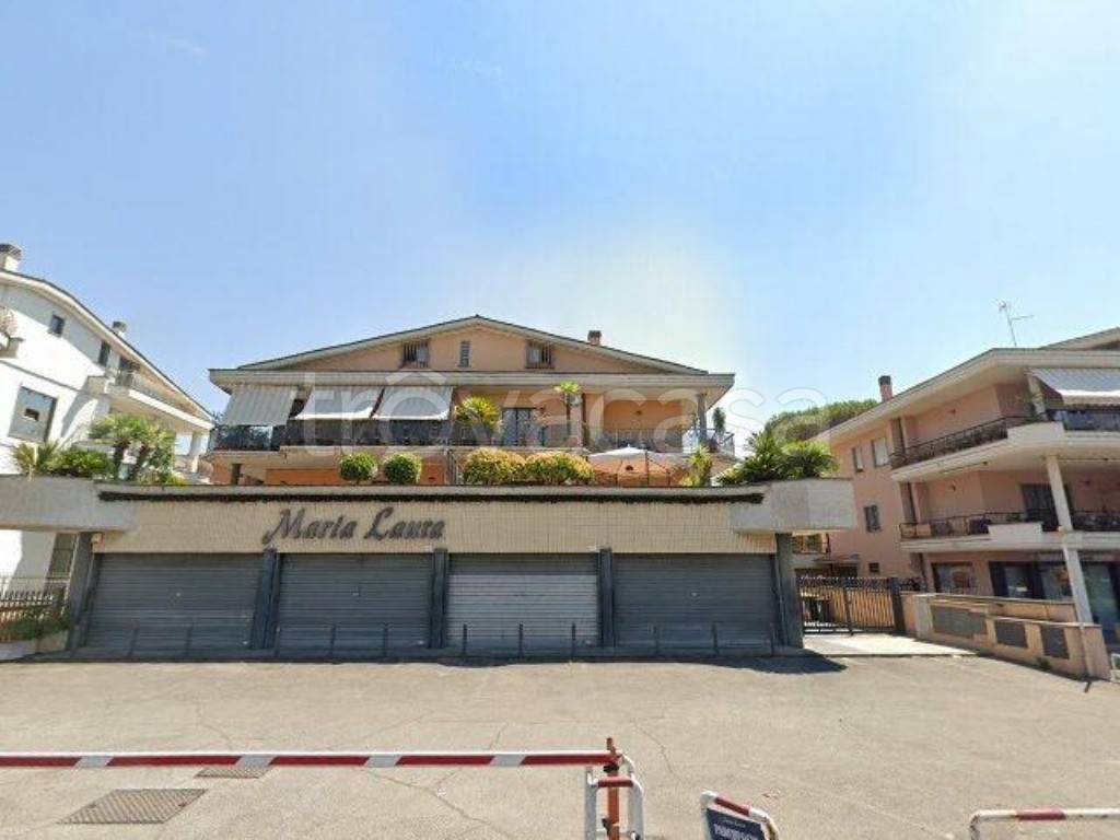 appartamento in vendita a Roma in zona Finocchio