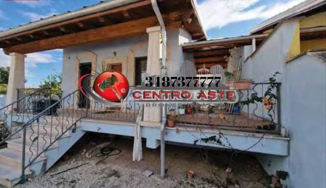 casa indipendente in vendita a Roma in zona Infernetto