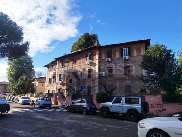 appartamento in vendita a Roma in zona Ostiense