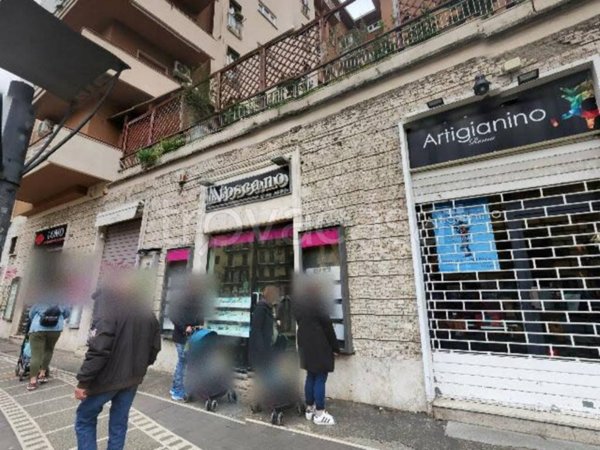negozio in vendita a Roma in zona Appio Claudio