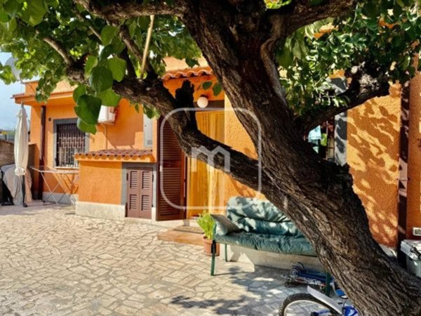 casa indipendente in vendita a Roma in zona Case Rosse