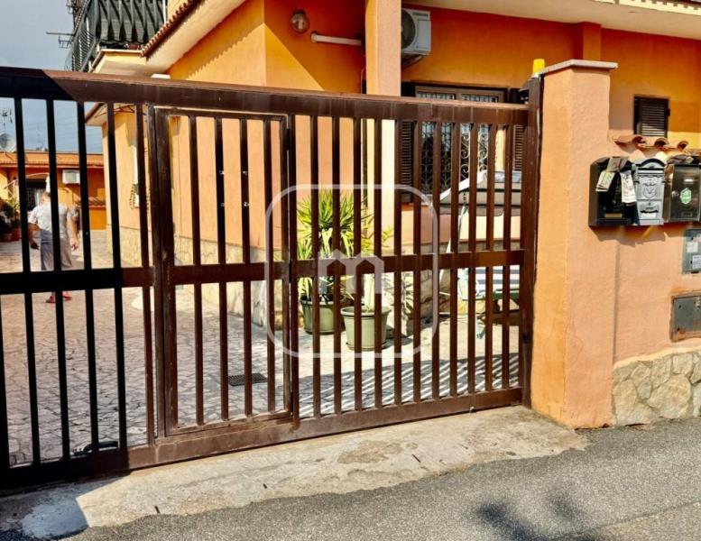 appartamento in vendita a Roma in zona Case Rosse