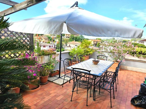 appartamento in vendita a Roma in zona Pantan Monastero