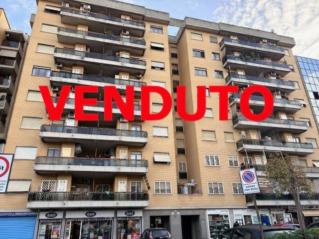 appartamento in vendita a Roma in zona Cinecittà