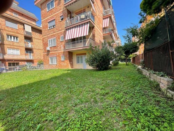 appartamento in vendita a Roma in zona Tomba di Nerone
