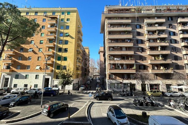 appartamento in vendita a Roma in zona Ostiense