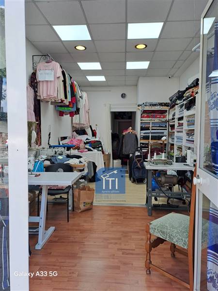 negozio in vendita a Roma in zona Cinecittà