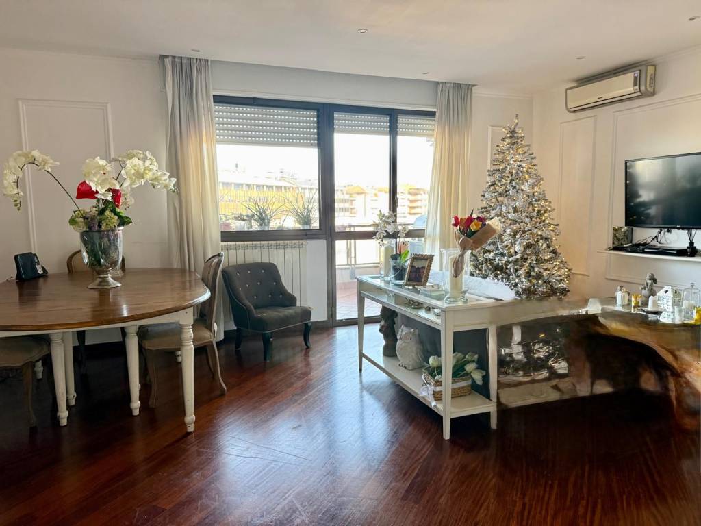 appartamento in vendita a Roma in zona Ardeatino