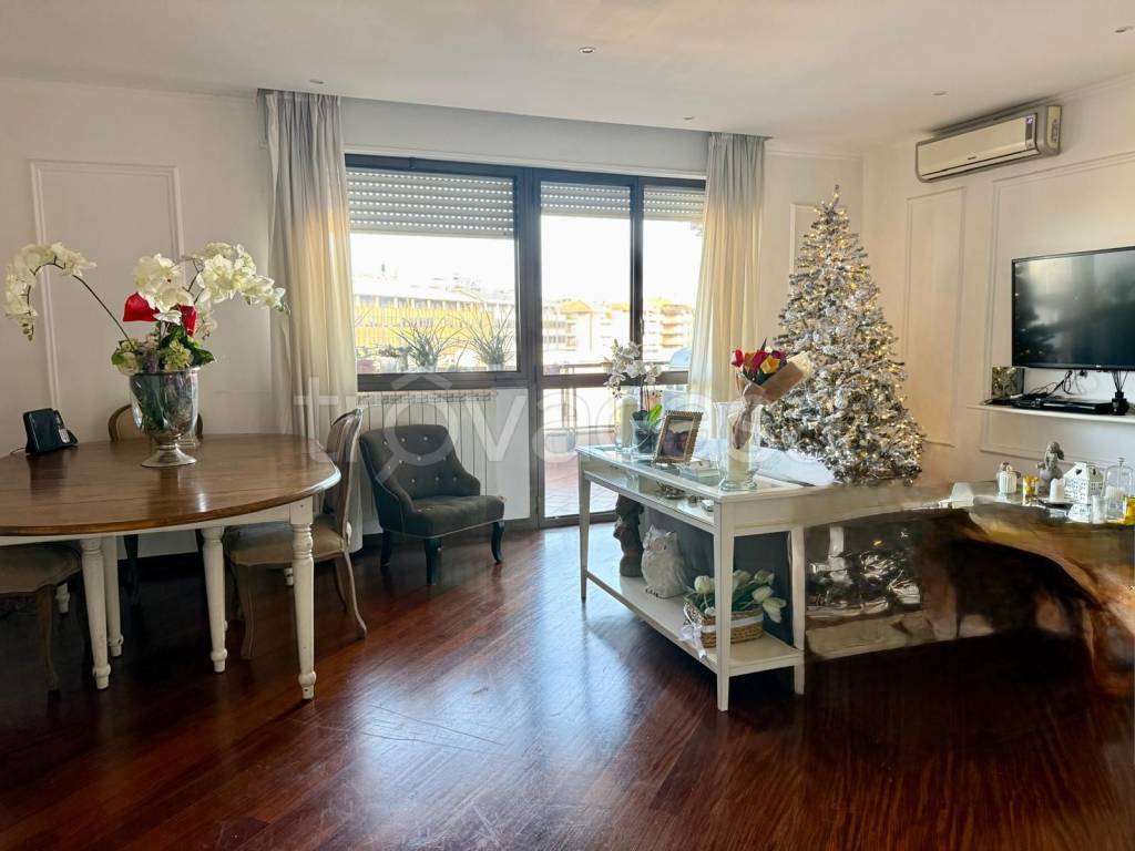 appartamento in vendita a Roma in zona Ardeatino