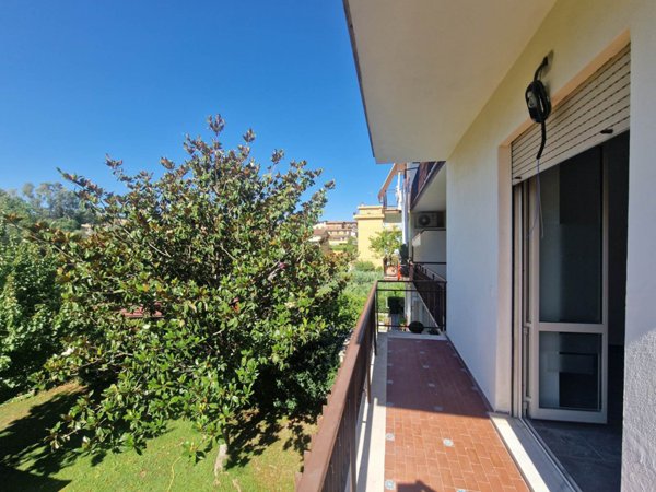 appartamento in vendita a Roma in zona Torrione Cerquetta