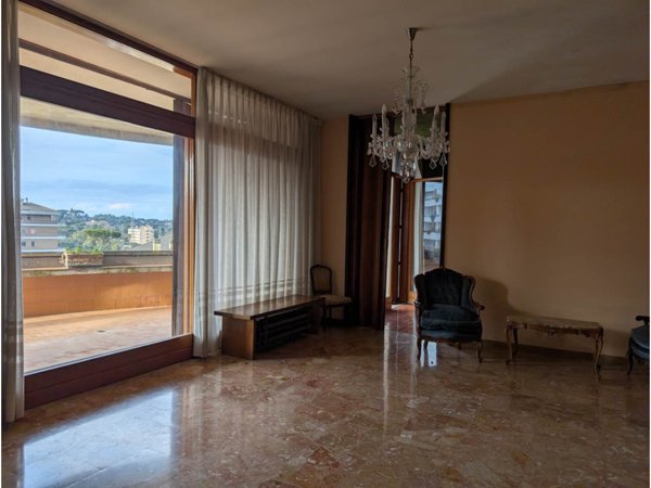 appartamento in vendita a Roma in zona Tomba di Nerone