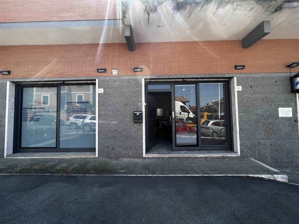 negozio in vendita a Roma in zona Tor Sapienza
