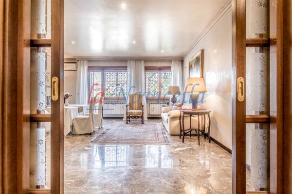 appartamento in vendita a Roma in zona Ardeatino