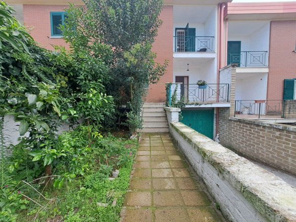 casa indipendente in vendita a Roma in zona Cesano