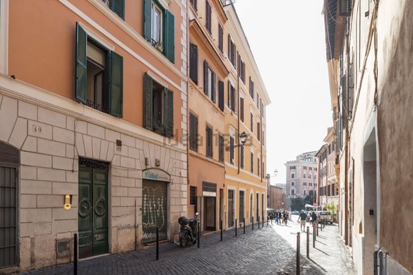 appartamento in vendita a Roma in zona Rione Monti/Campitelli