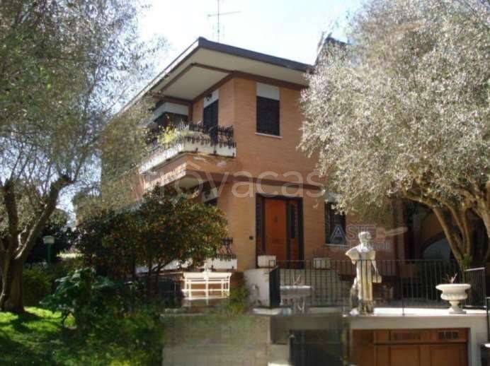 casa indipendente in vendita a Roma