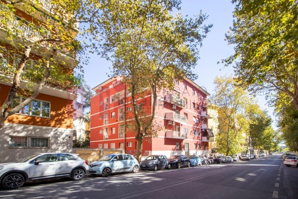 appartamento in vendita a Roma in zona Appio Latino