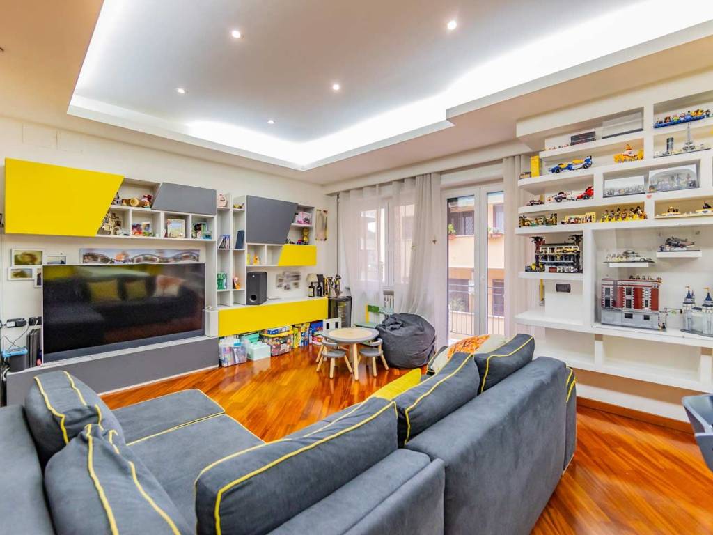 appartamento in vendita a Roma in zona Ardeatino