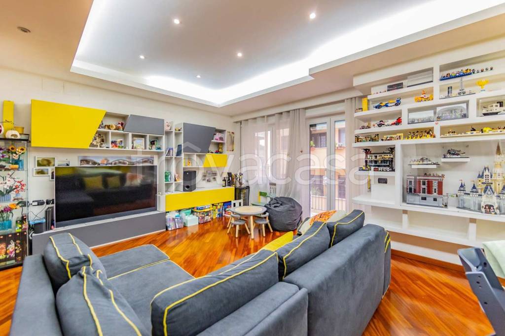 appartamento in vendita a Roma in zona Ardeatino