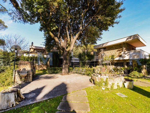 villa in vendita a Roma in zona Ardeatino