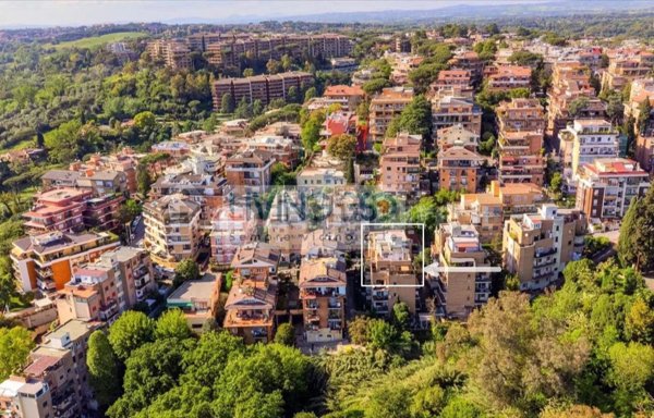appartamento in vendita a Roma in zona Tomba di Nerone