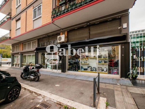negozio in vendita a Roma in zona Ardeatino