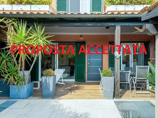 casa indipendente in vendita a Roma in zona Infernetto