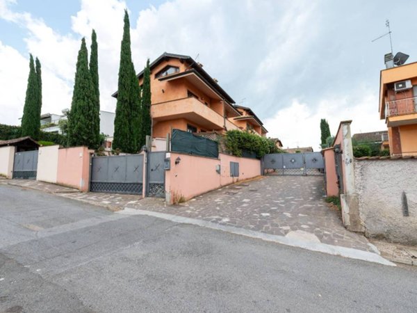 appartamento in vendita a Roma in zona Vitinia