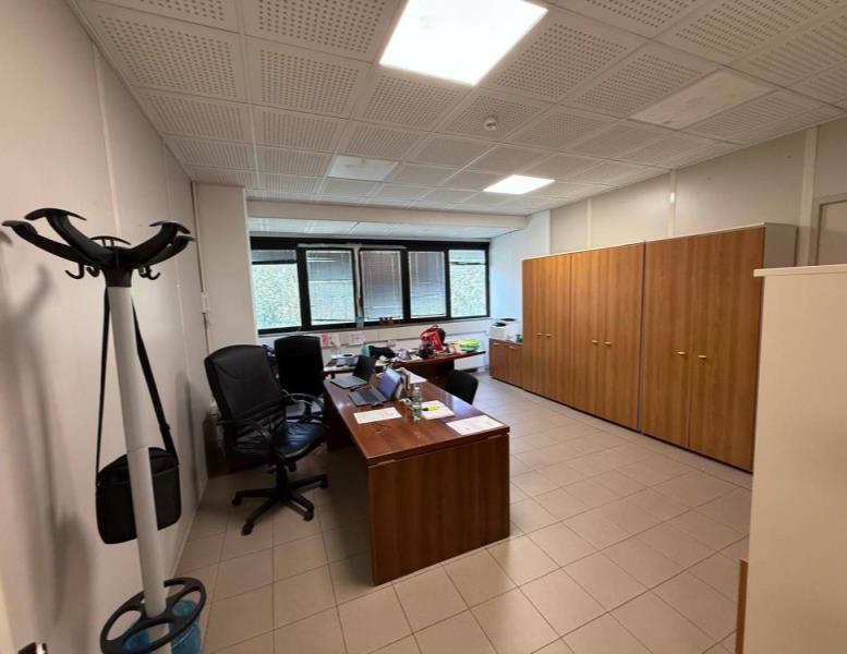 ufficio in vendita a Roma in zona Cinecittà