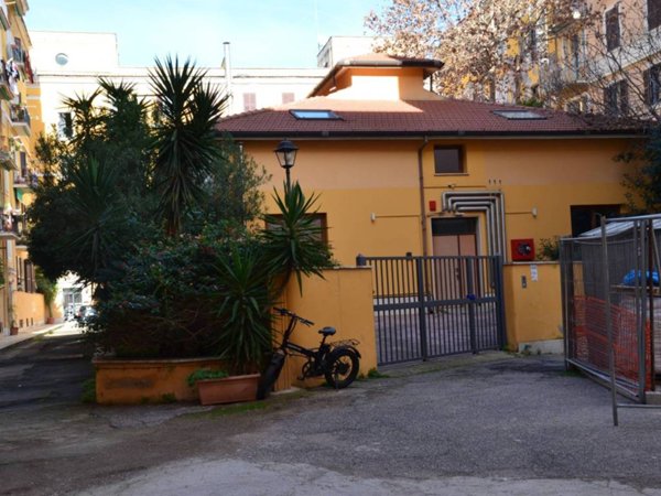 ufficio in vendita a Roma in zona Ostiense
