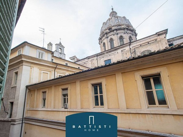 appartamento in vendita a Roma in zona Rione Regola