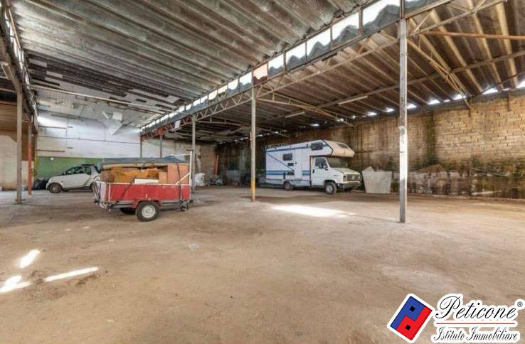 capannone in vendita a Roma in zona Massimina/Casal Lumbroso