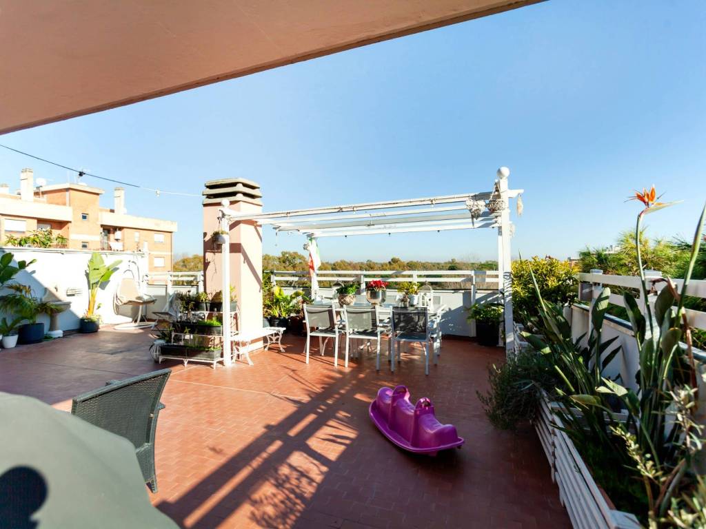 appartamento in vendita a Roma in zona Castel Fusano