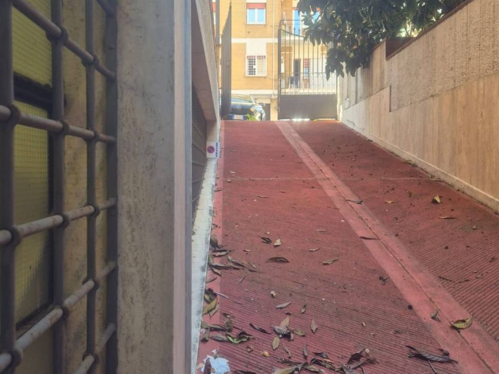 negozio in vendita a Roma in zona Portuense