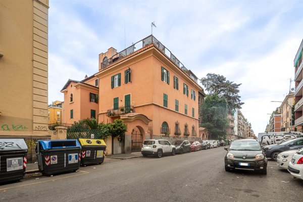 appartamento in vendita a Roma in zona Appio Latino