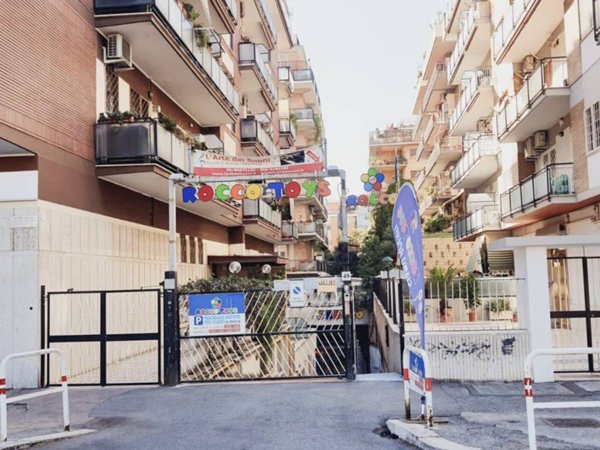 locale commerciale in vendita a Roma in zona Ardeatino