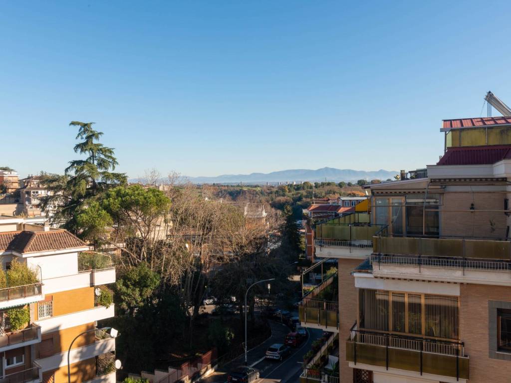 appartamento in vendita a Roma in zona Tor di Quinto