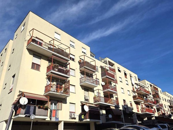 appartamento in vendita a Roma in zona Torre Angela