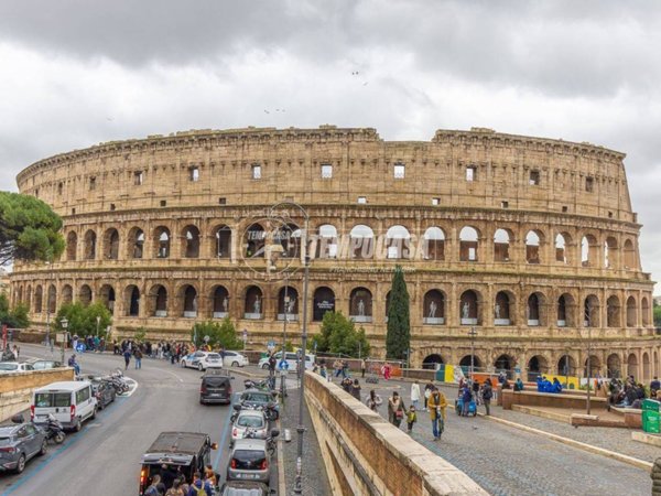 appartamento in vendita a Roma in zona Rione Monti/Campitelli