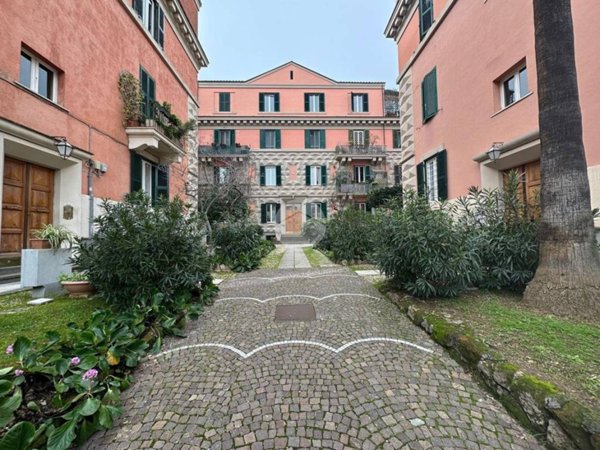 appartamento in vendita a Roma in zona Gianicolense