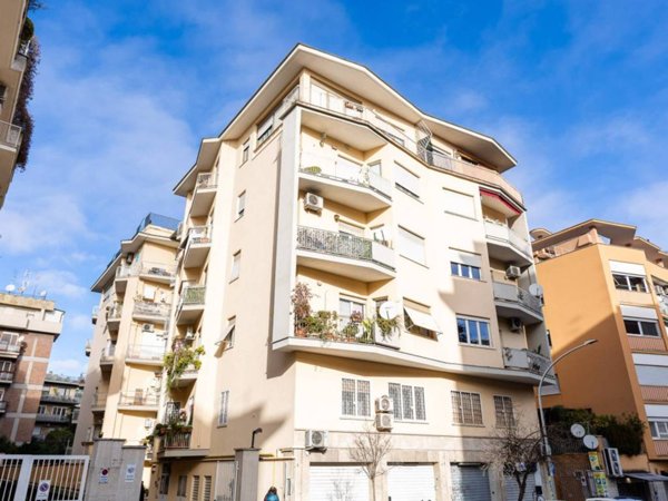appartamento in vendita a Roma in zona Appio Latino