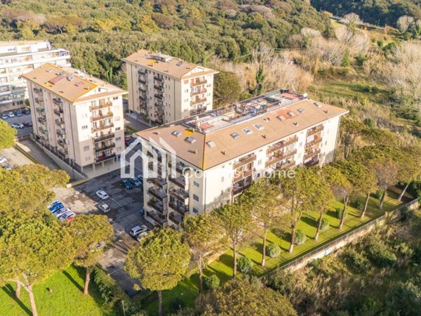 appartamento in vendita a Roma in zona Ostia Antica