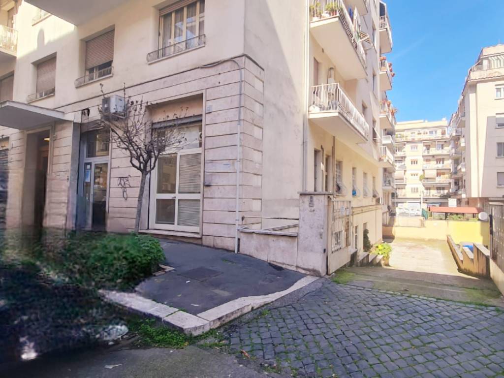 negozio in vendita a Roma in zona Gianicolense