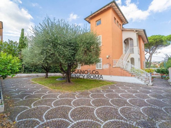 casa indipendente in vendita a Roma in zona Appio Pignatelli