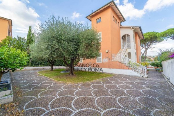 casa indipendente in vendita a Roma in zona Appio Claudio