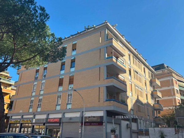 negozio in vendita a Roma in zona Ardeatino