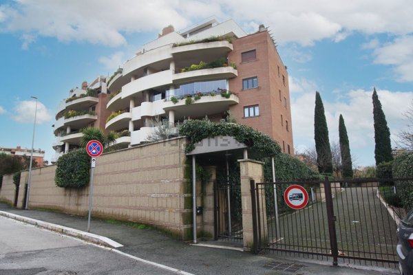 appartamento in vendita a Roma in zona Ardeatino