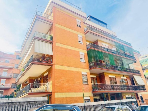 appartamento in vendita a Roma in zona Corviale