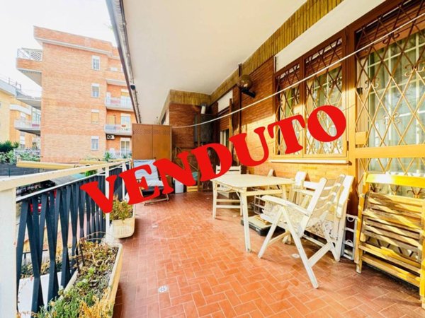 appartamento in vendita a Roma in zona Corviale