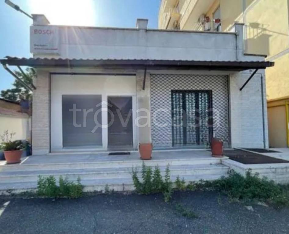 negozio in vendita a Roma in zona Collatino